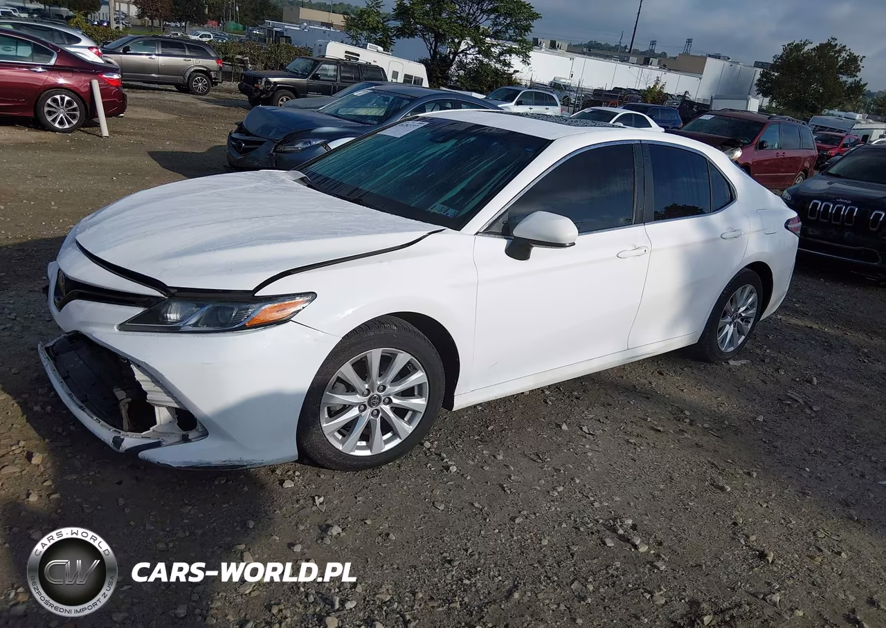 2018 Toyota Camry Le VIN:4T1B11HKXJU540429 - 2