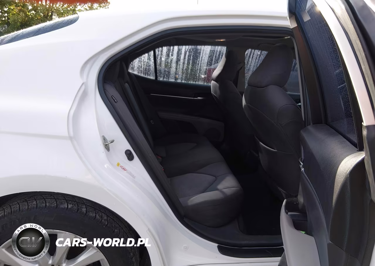 2018 Toyota Camry Le VIN:4T1B11HKXJU540429 - 8