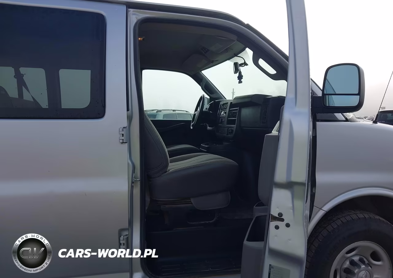 2017 Chevrolet Express 3500 Lt VIN:1GAZGPFG1H1109775 - 5