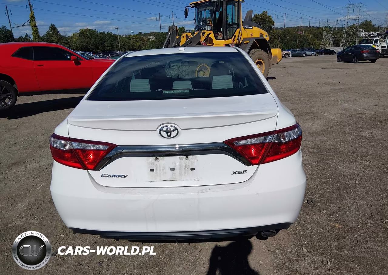 2016 Toyota Camry Xse VIN:4T1BF1FK2GU543497 - 16