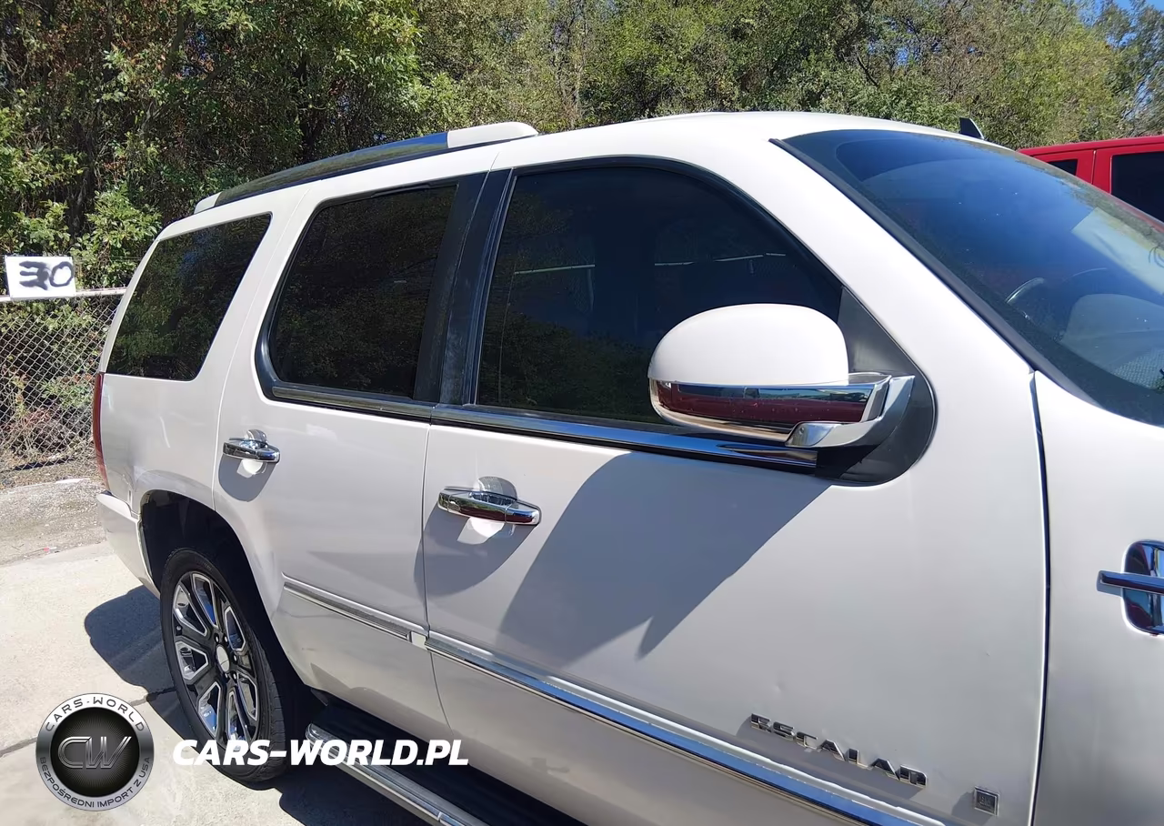 2008 Cadillac Escalade Standard VIN:1GYEC63858R204778 - 13