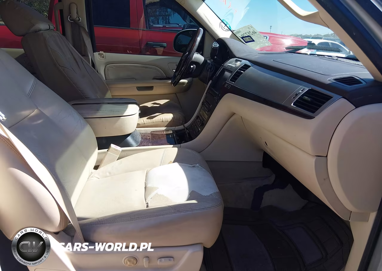 2008 Cadillac Escalade Standard VIN:1GYEC63858R204778 - 5