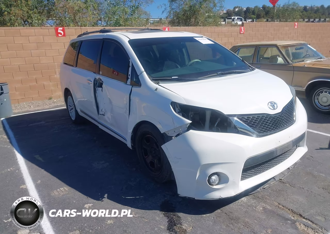 2013 Toyota Sienna Se 8 Passenger