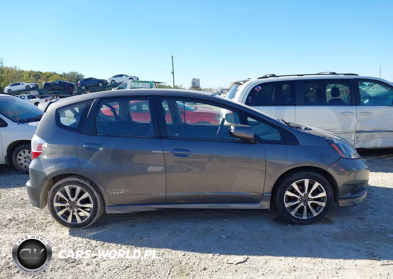 2012 Honda Fit Sport VIN:JHMGE8H65CC007731 - 13