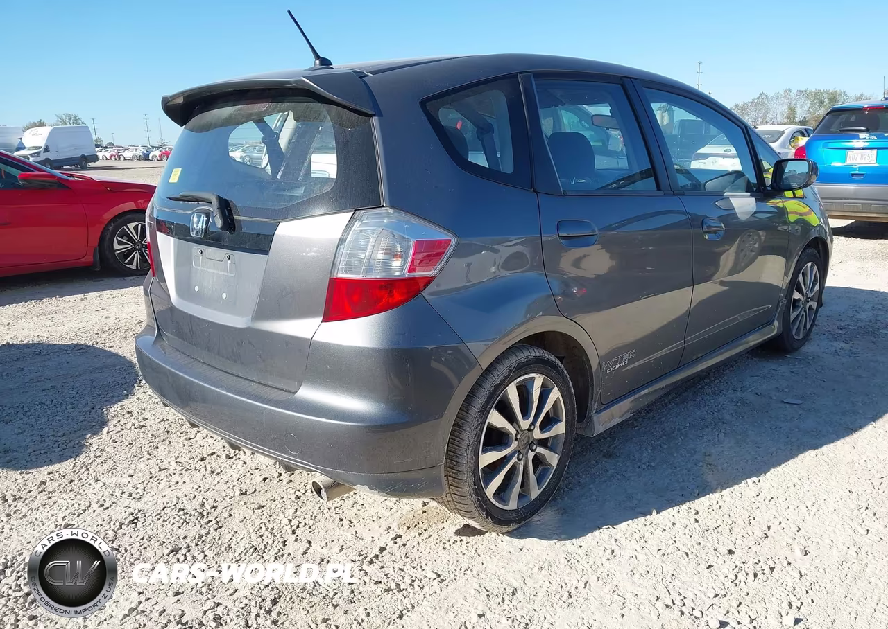 2012 Honda Fit Sport VIN:JHMGE8H65CC007731 - 4