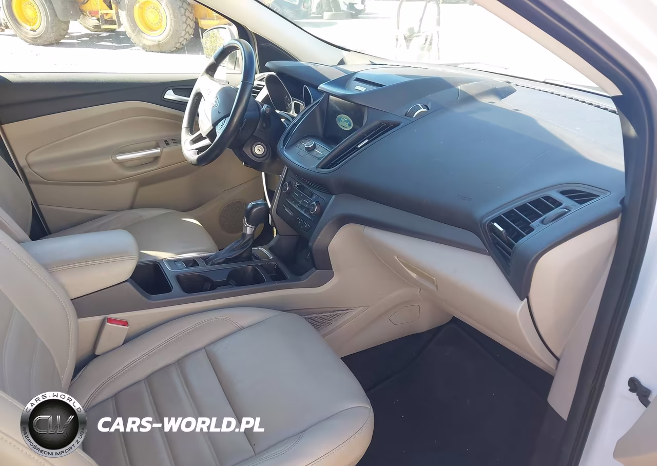 2017 Ford Escape Se VIN:1FMCU0G92HUA25830 - 5