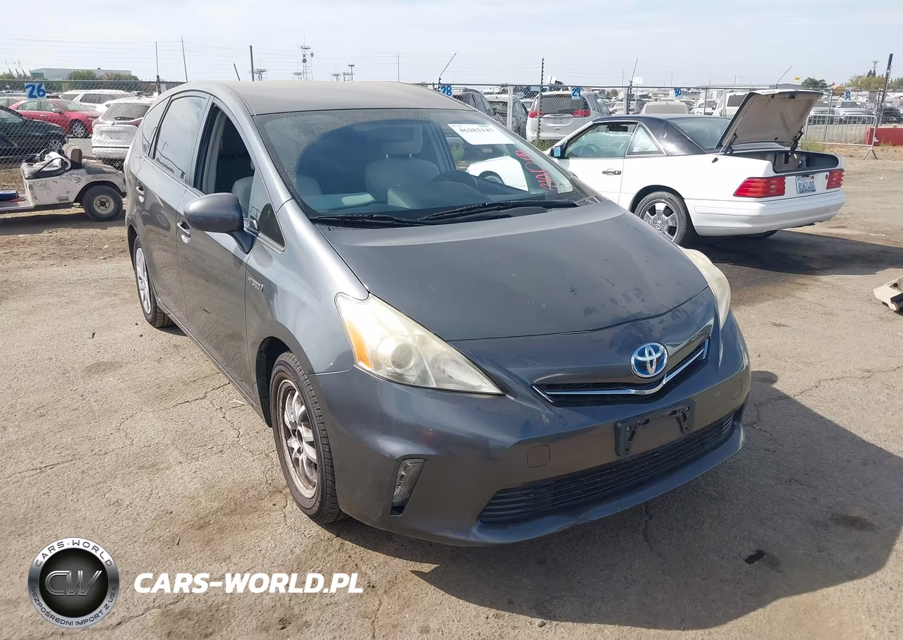 2013 Toyota Prius V Two – zdjęcie 1 z 16