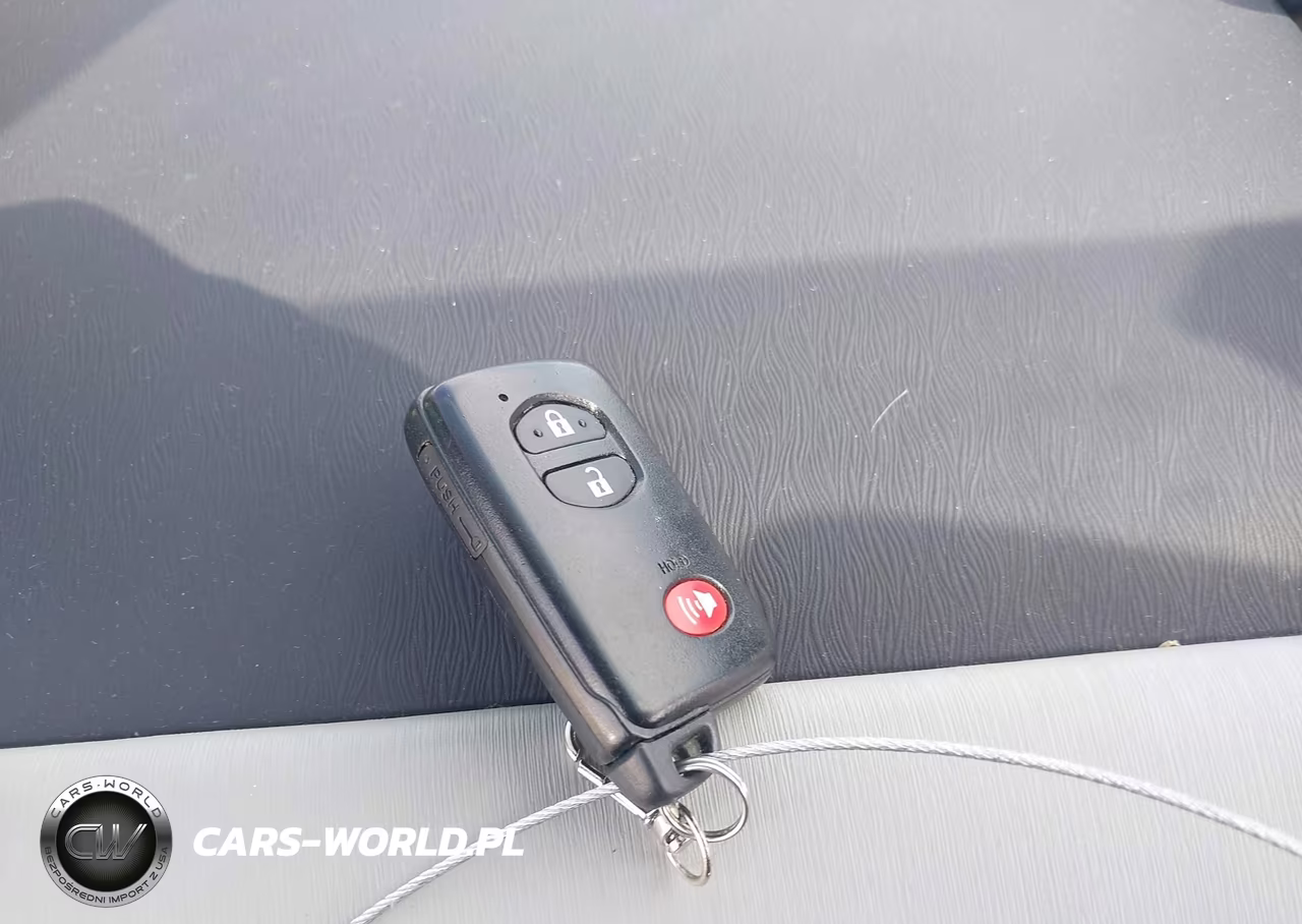 2013 Toyota Prius V Two VIN:JTDZN3EU7D3252385 - 11