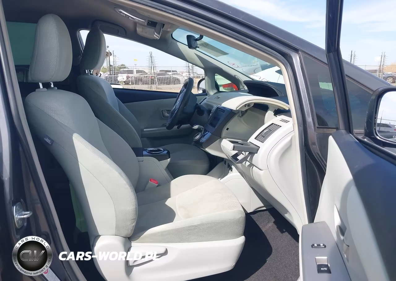 2013 Toyota Prius V Two VIN:JTDZN3EU7D3252385 - 5