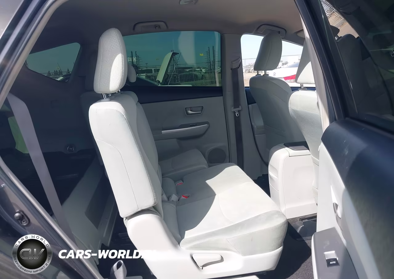 2013 Toyota Prius V Two VIN:JTDZN3EU7D3252385 - 8