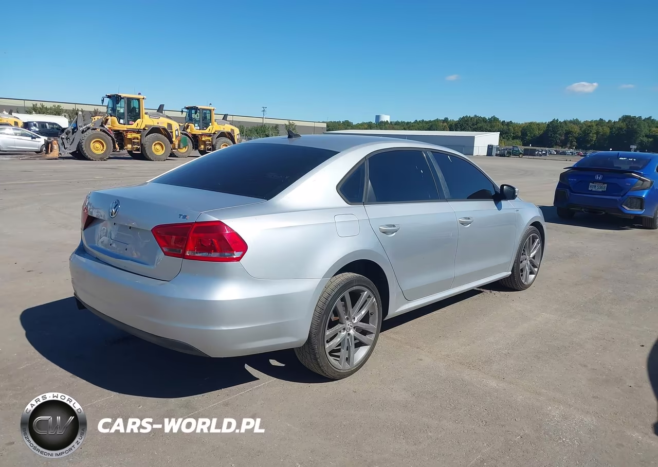 2015 Volkswagen Passat 1.8T Wolfsburg Edition VIN:1VWAT7A31FC023322 - 4