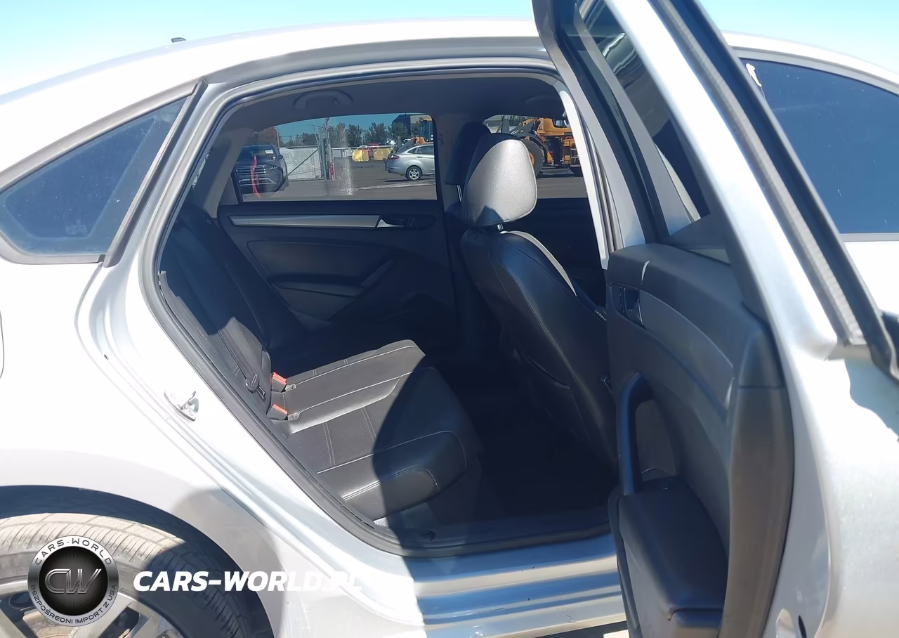 2015 Volkswagen Passat 1.8T Wolfsburg Edition VIN:1VWAT7A31FC023322 - 8