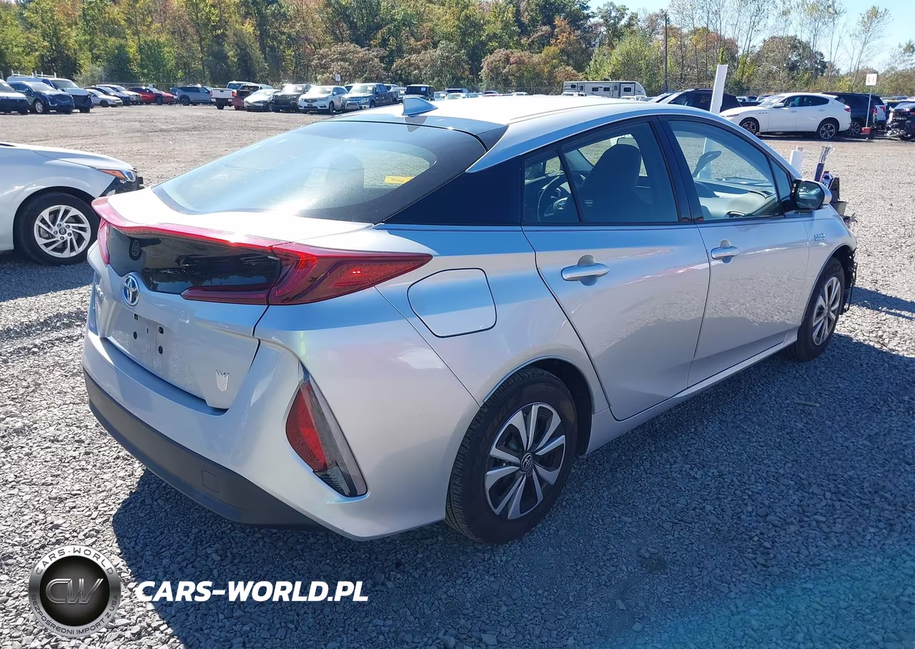 2017 Toyota Prius Prime Premium VIN:JTDKARFP4H3003170 - 4