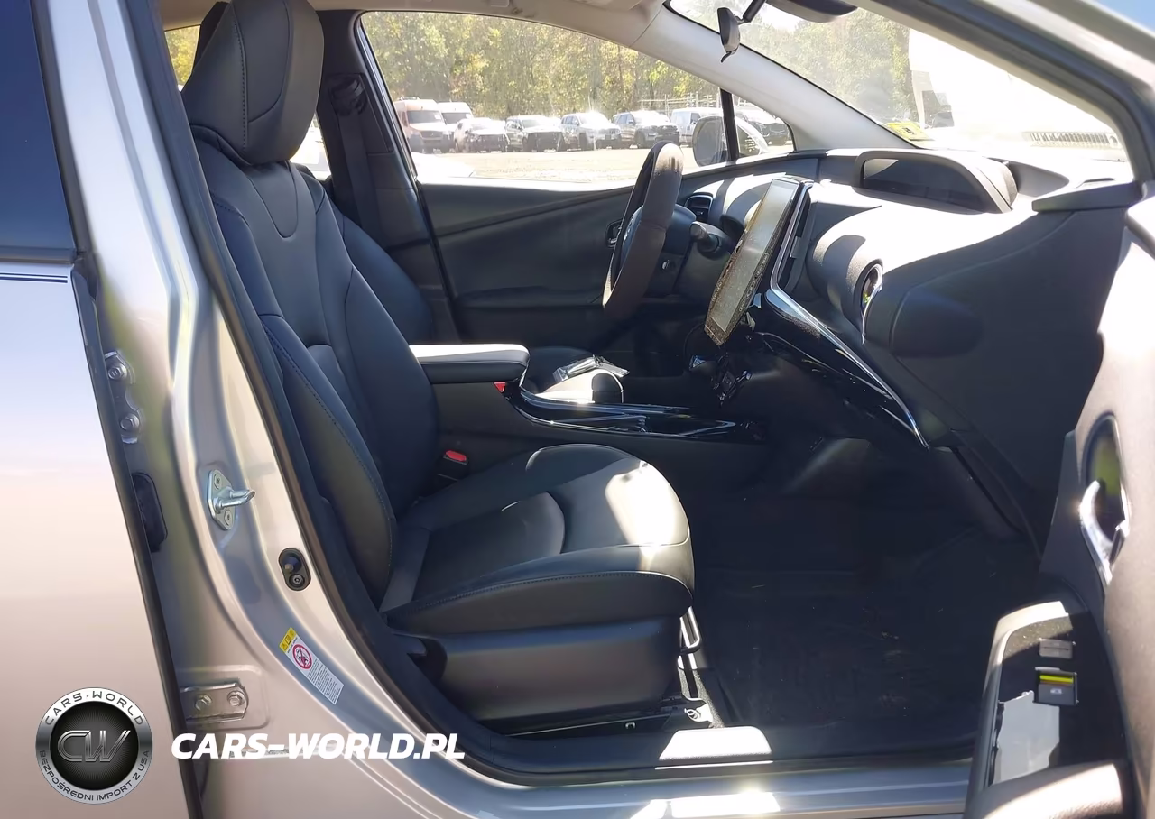 2017 Toyota Prius Prime Premium VIN:JTDKARFP4H3003170 - 5