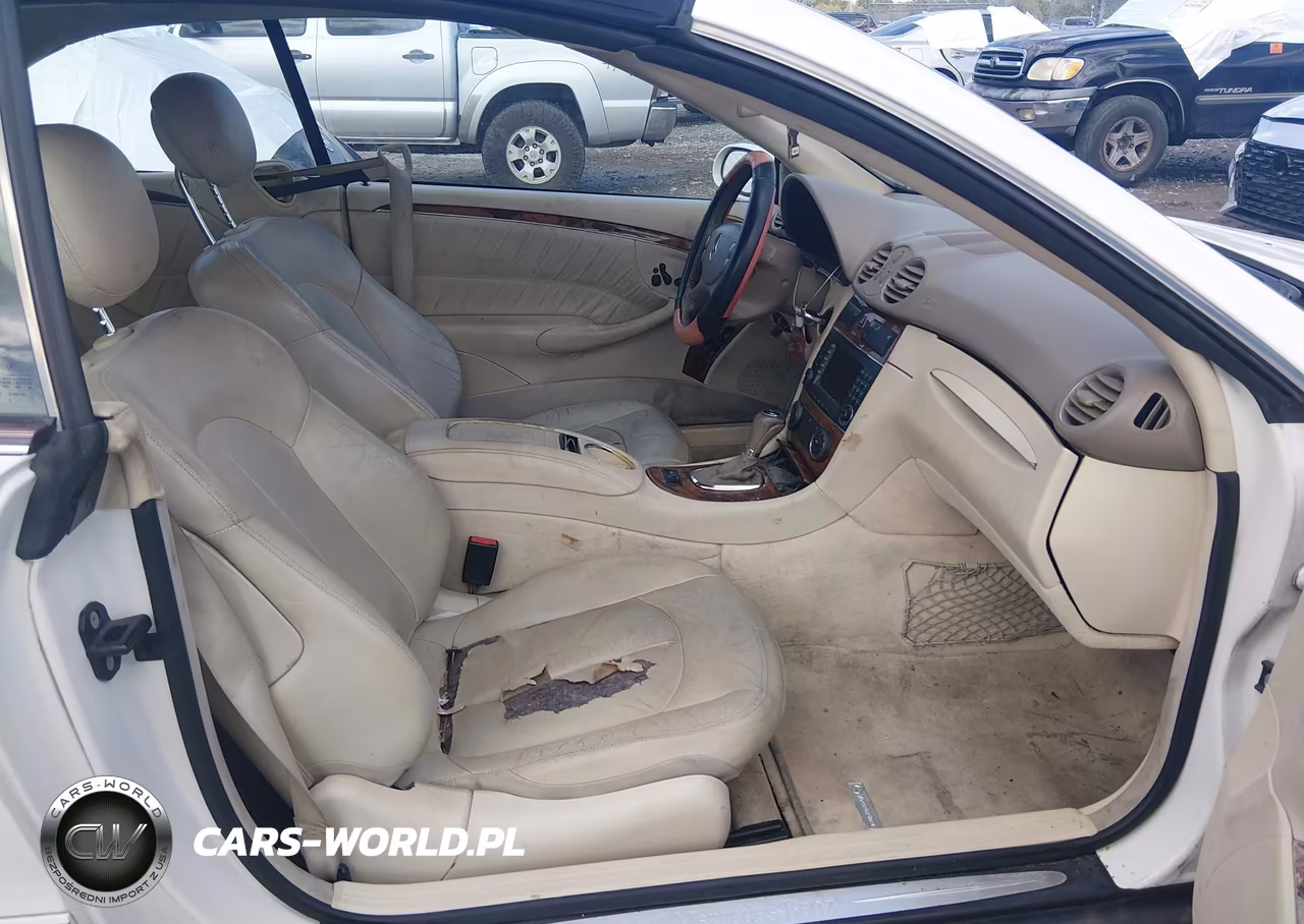 2009 Mercedes-Benz Clk 350 VIN:WDBTK56F79T105824 - 5