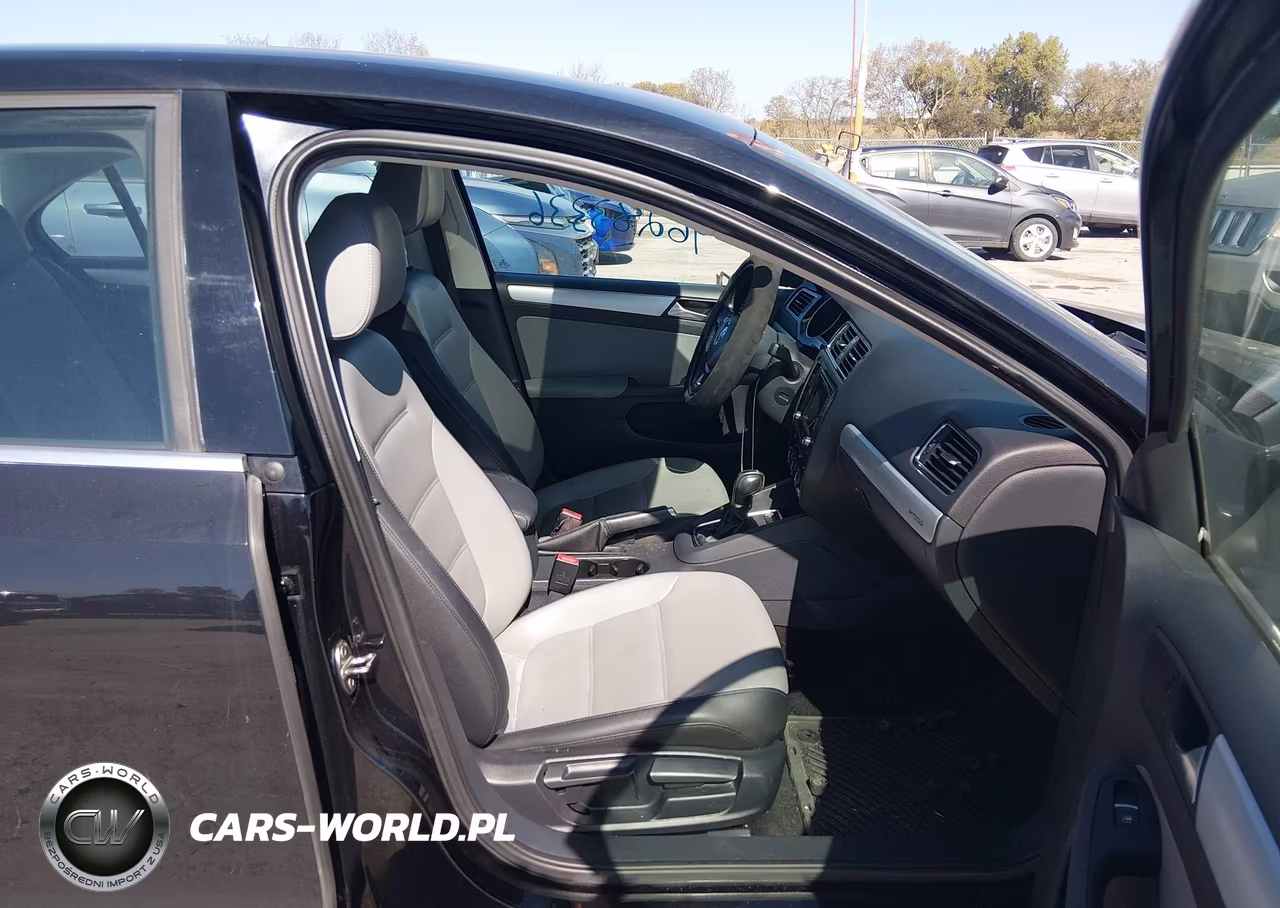 2016 Volkswagen Jetta Hybrid Sel Premium VIN:3VW637AJ9GM344934 - 5