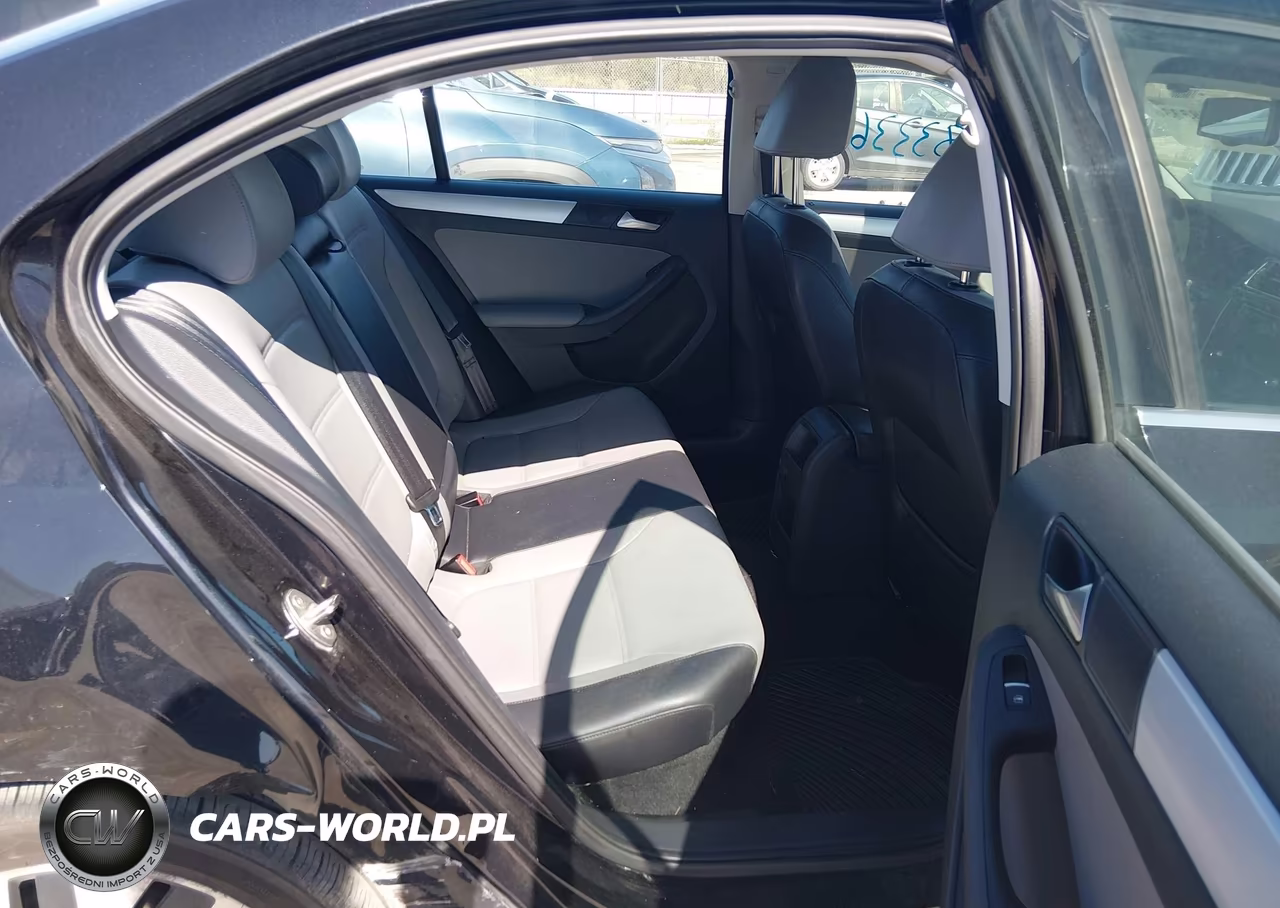 2016 Volkswagen Jetta Hybrid Sel Premium VIN:3VW637AJ9GM344934 - 8