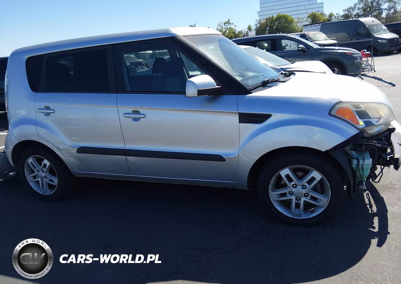 2011 Kia Soul + VIN:KNDJT2A29B7300640 - 13