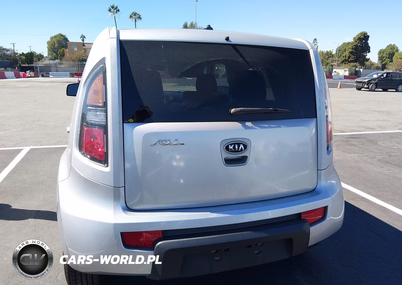 2011 Kia Soul + VIN:KNDJT2A29B7300640 - 16