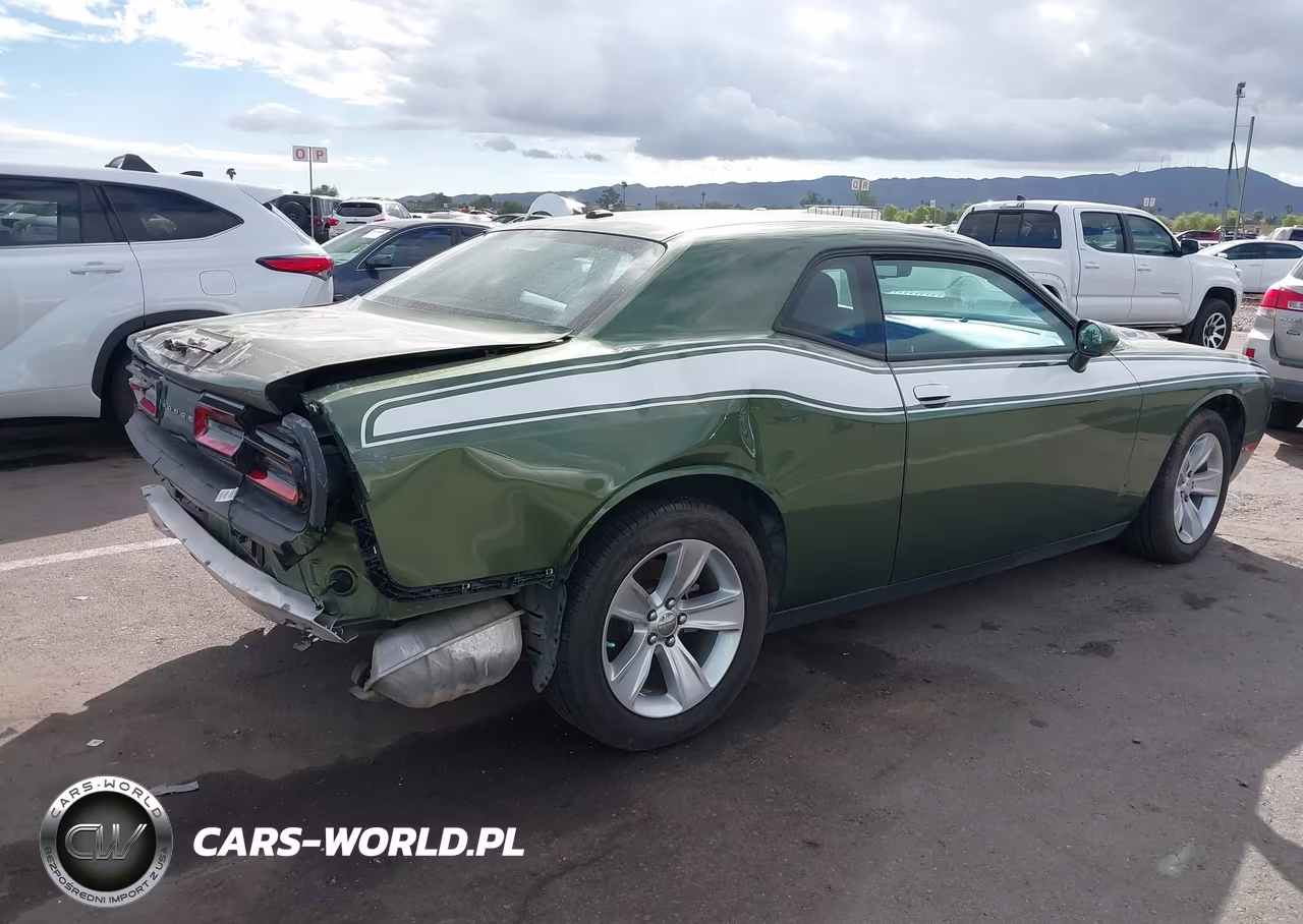 2021 Dodge Challenger Sxt VIN:2C3CDZAG1MH546992 - 4