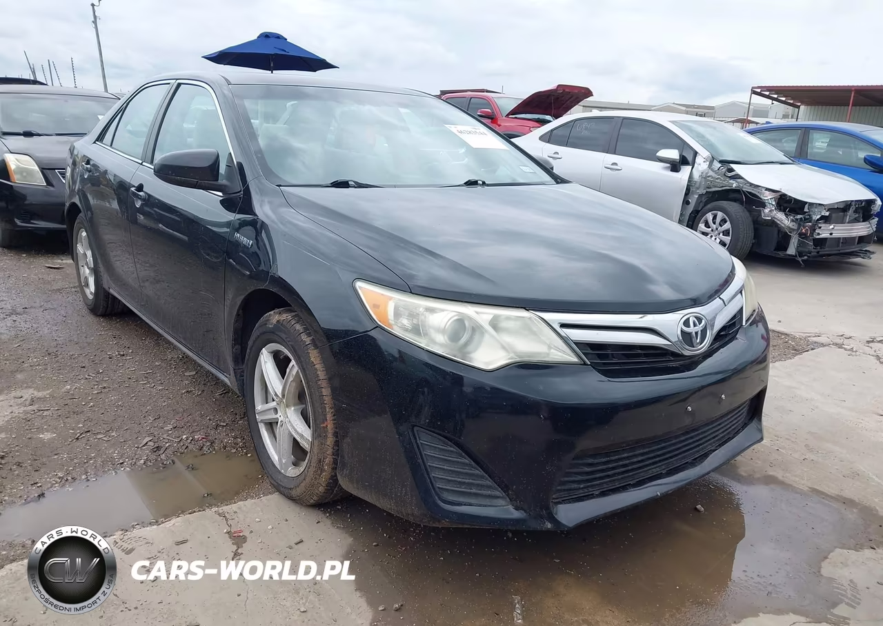 2014 Toyota Camry Hybrid Le – zdjęcie 1 z 16