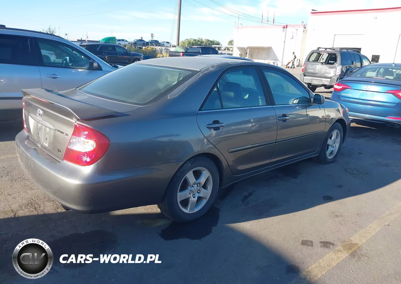 2003 Toyota Camry Se V6 VIN:JTDBF30KX30112920 - 4