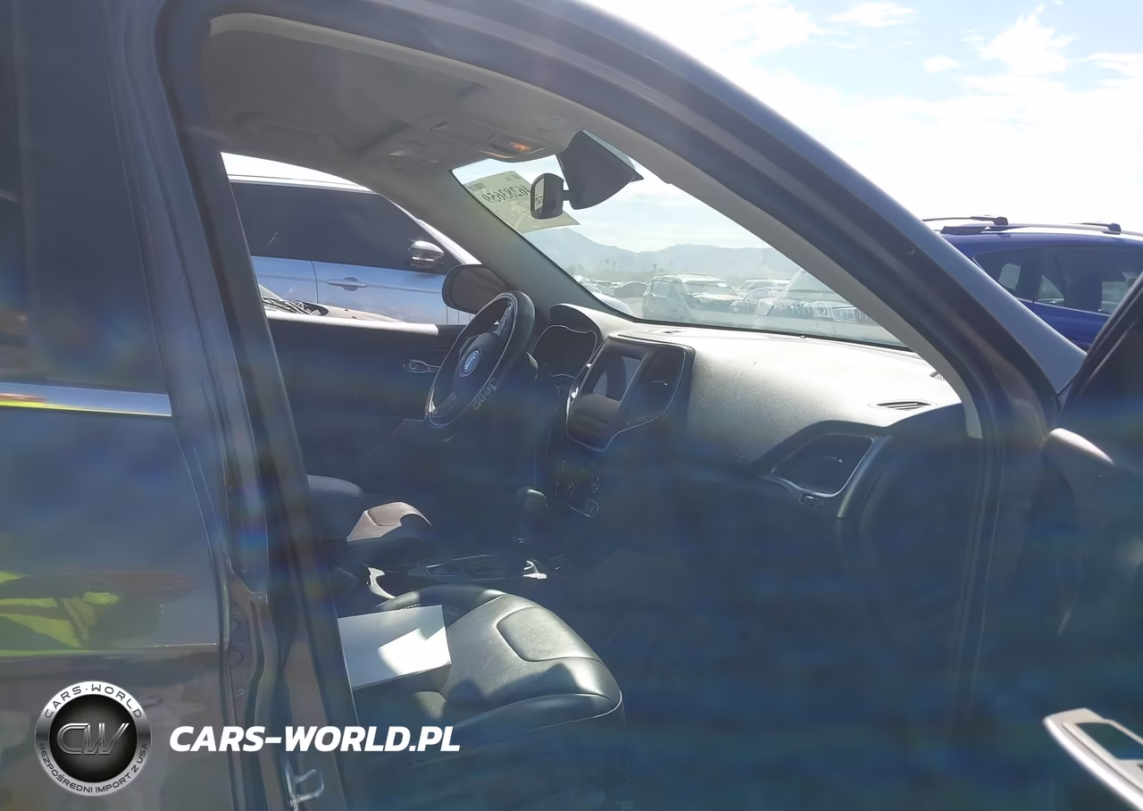 2019 Jeep Cherokee Latitude Plus Fwd VIN:1C4PJLLN3KD119497 - 5