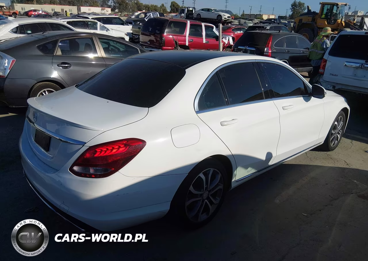 2016 Mercedes-Benz C 300 VIN:55SWF4JB4GU130695 - 4
