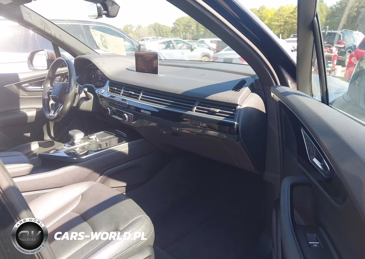 2017 Audi Q7 3.0T Premium VIN:WA1VAAF77HD022458 - 5