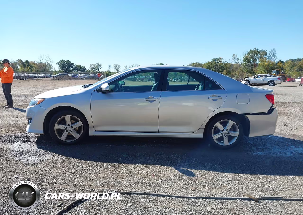 2014 Toyota Camry Se VIN:4T1BF1FK4EU790761 - 14
