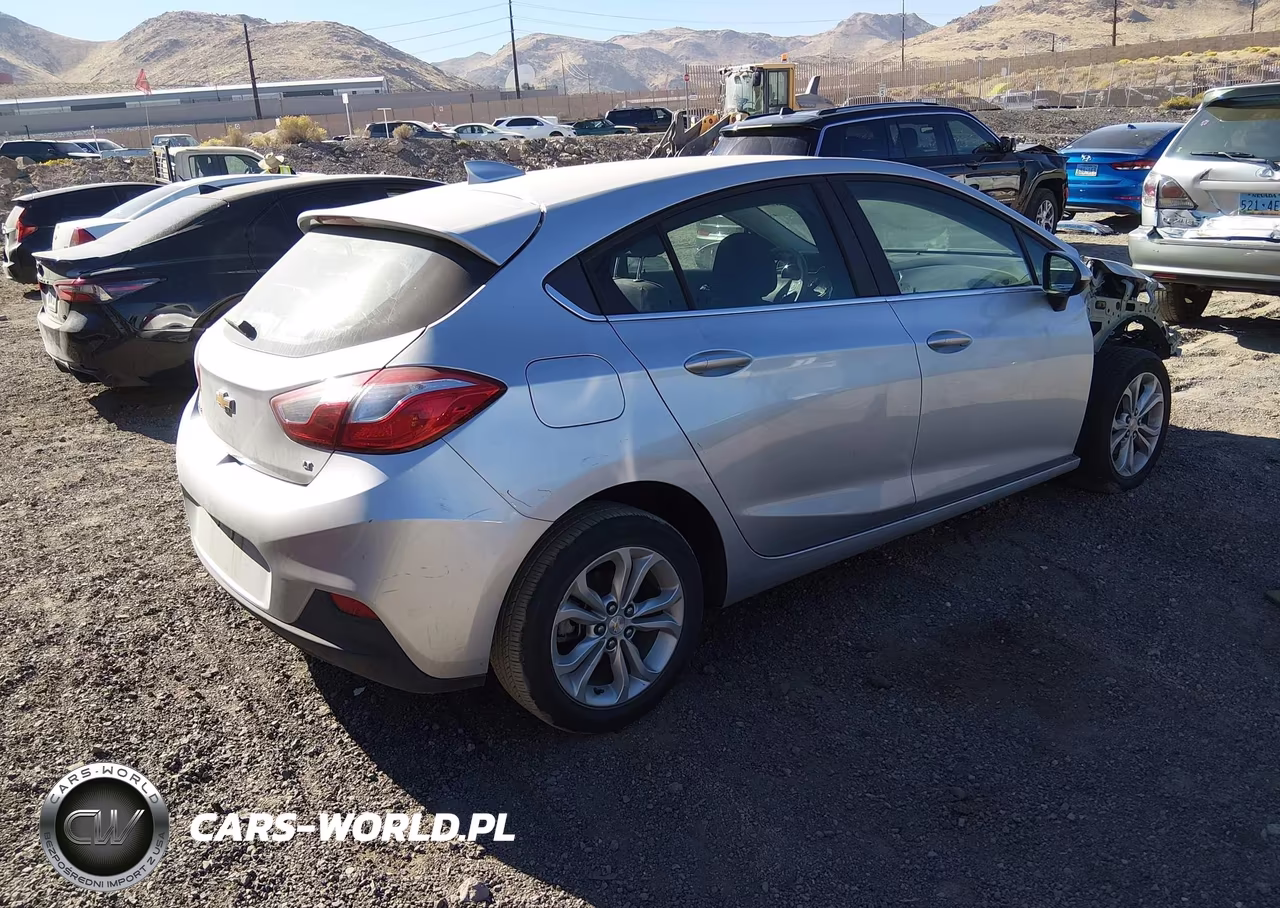 2019 Chevrolet Cruze Lt VIN:3G1BE6SM8KS531352 - 4