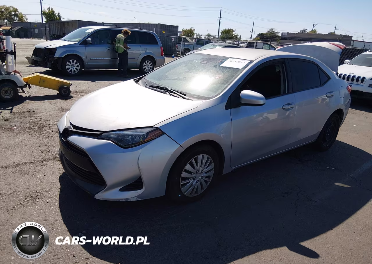 2017 Toyota Corolla Le VIN:2T1BURHE2HC858010 - 2