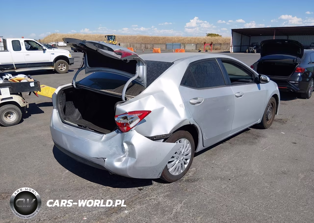 2017 Toyota Corolla Le VIN:2T1BURHE2HC858010 - 4