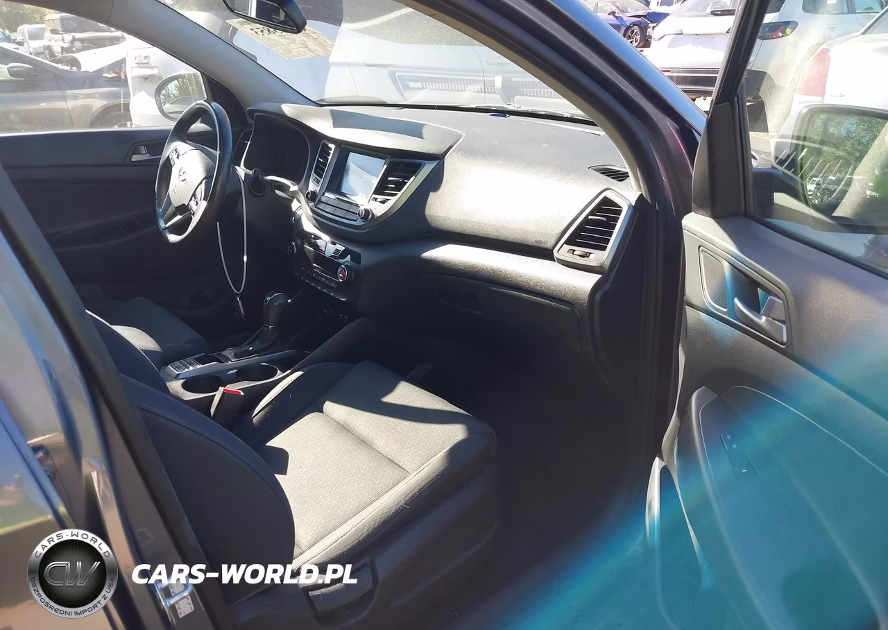 2018 Hyundai Tucson Value VIN:KM8J3CA26JU716890 - 5
