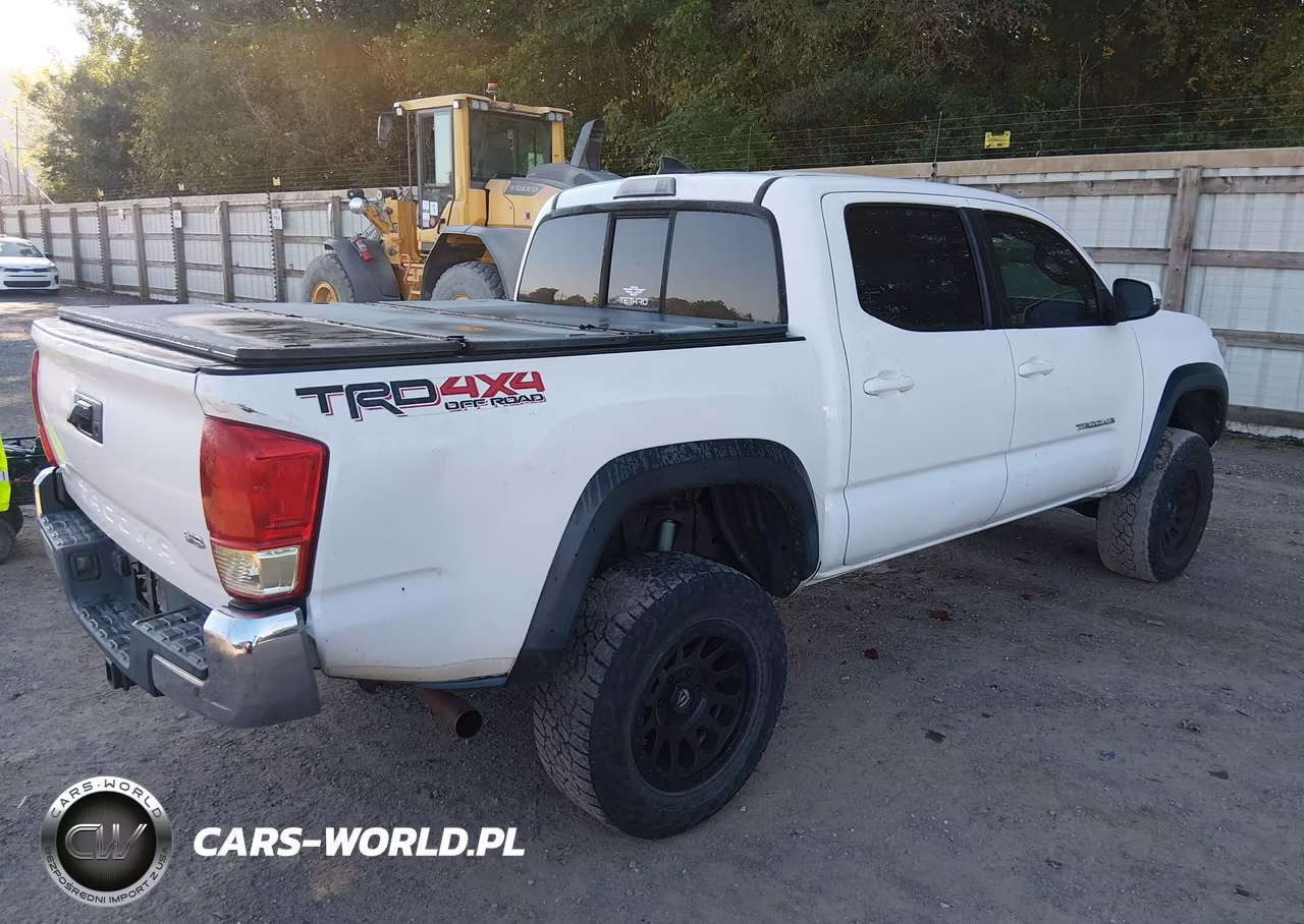 2016 Toyota Tacoma Trd Off Road VIN:5TFCZ5AN4GX014981 - 4