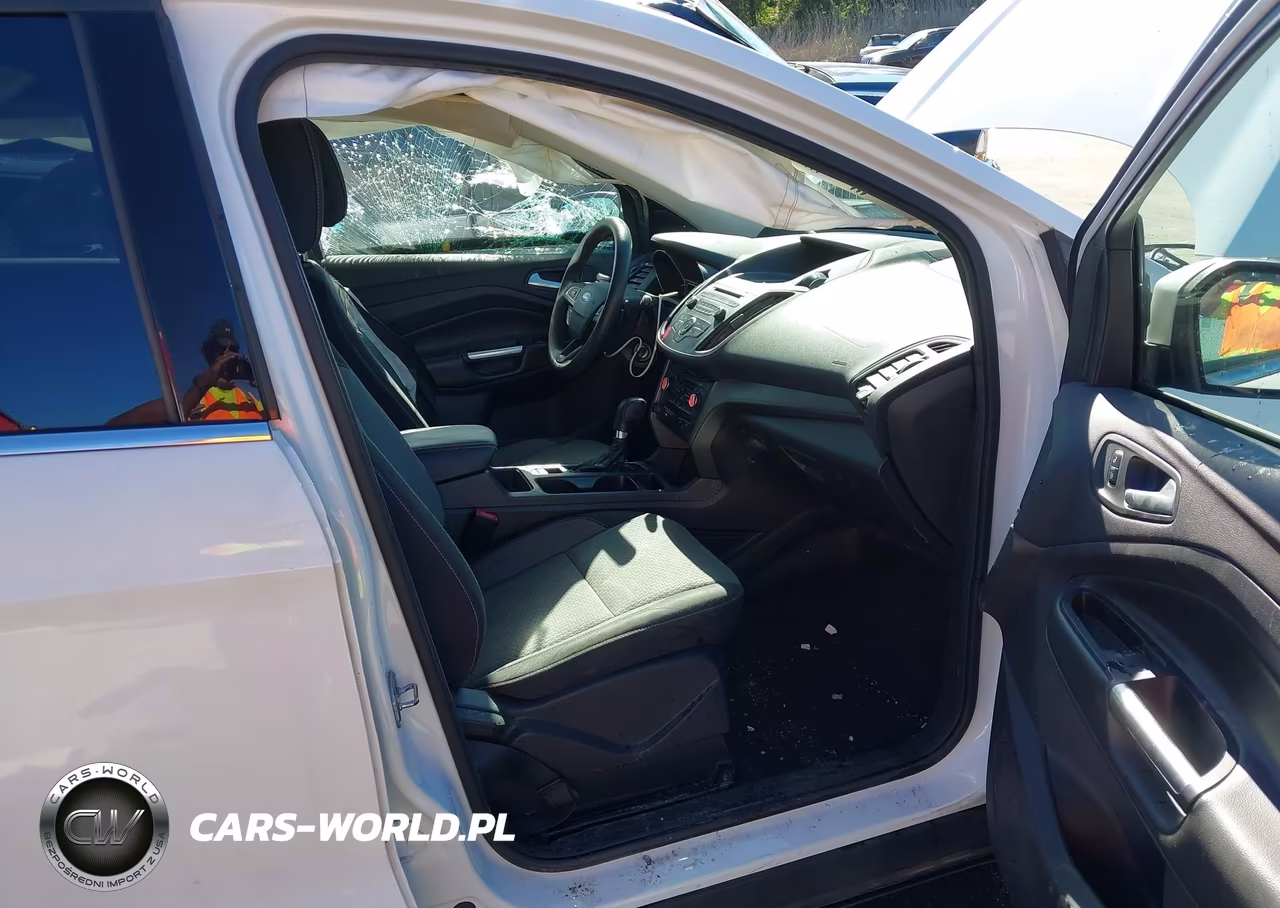 2017 Ford Escape Se VIN:1FMCU9G95HUA76579 - 5