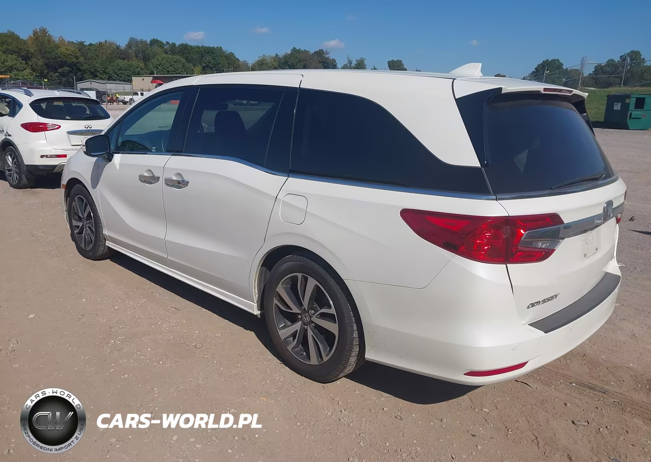 2018 Honda Odyssey Elite VIN:5FNRL6H94JB043411 - 3