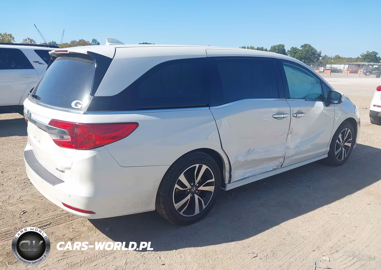 2018 Honda Odyssey Elite VIN:5FNRL6H94JB043411 - 4