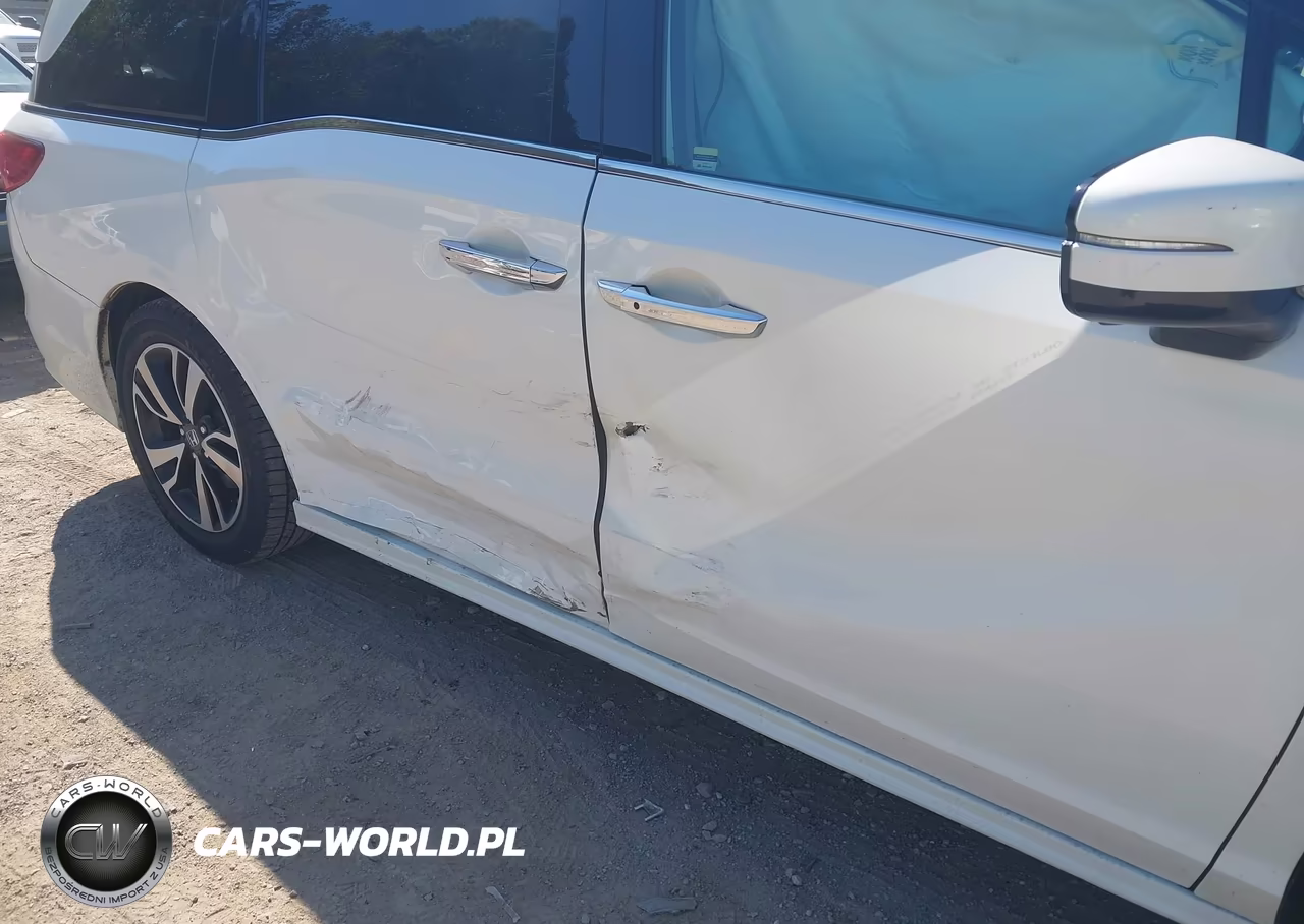 2018 Honda Odyssey Elite VIN:5FNRL6H94JB043411 - 6