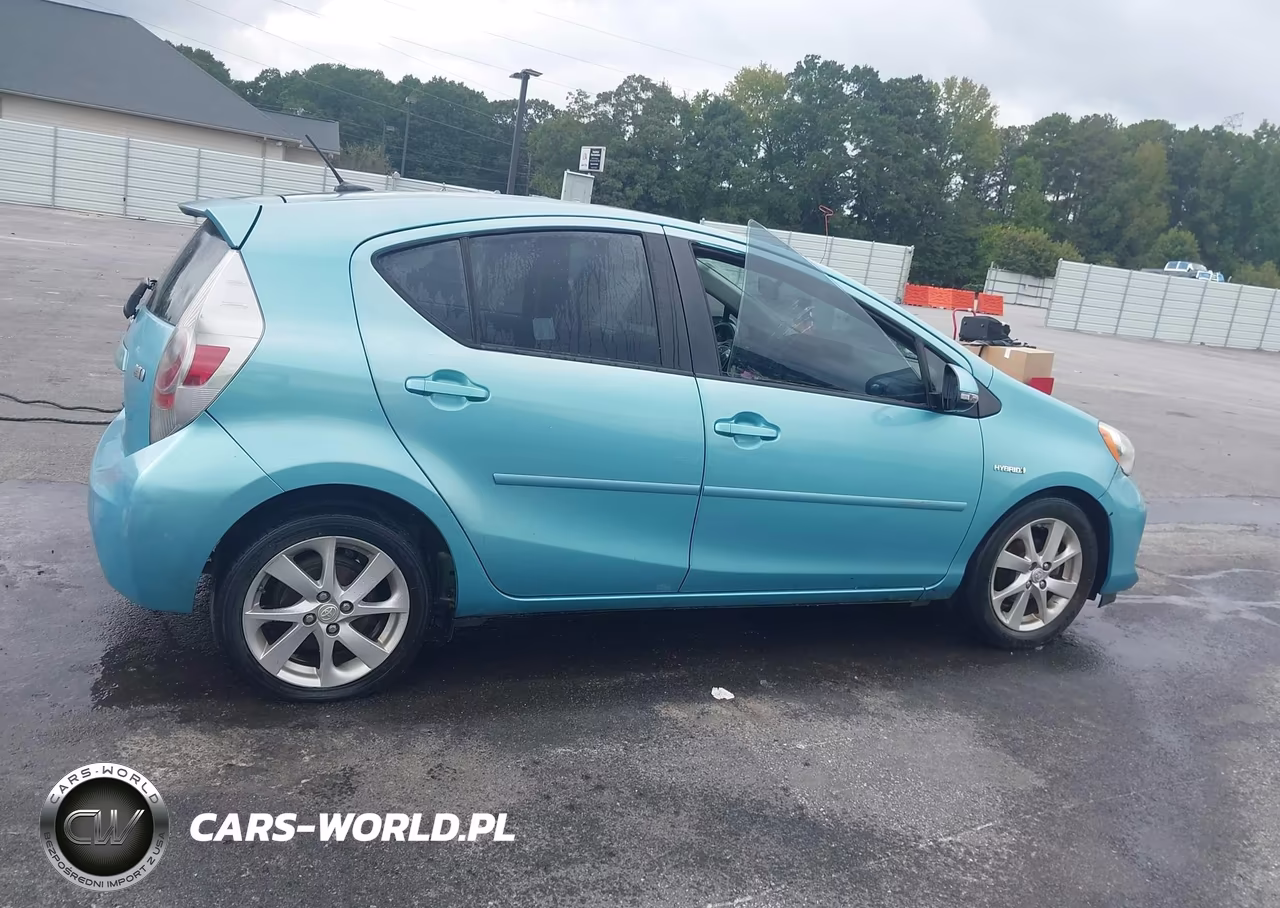 2014 Toyota Prius C Four VIN:JTDKDTB37E1063734 - 13