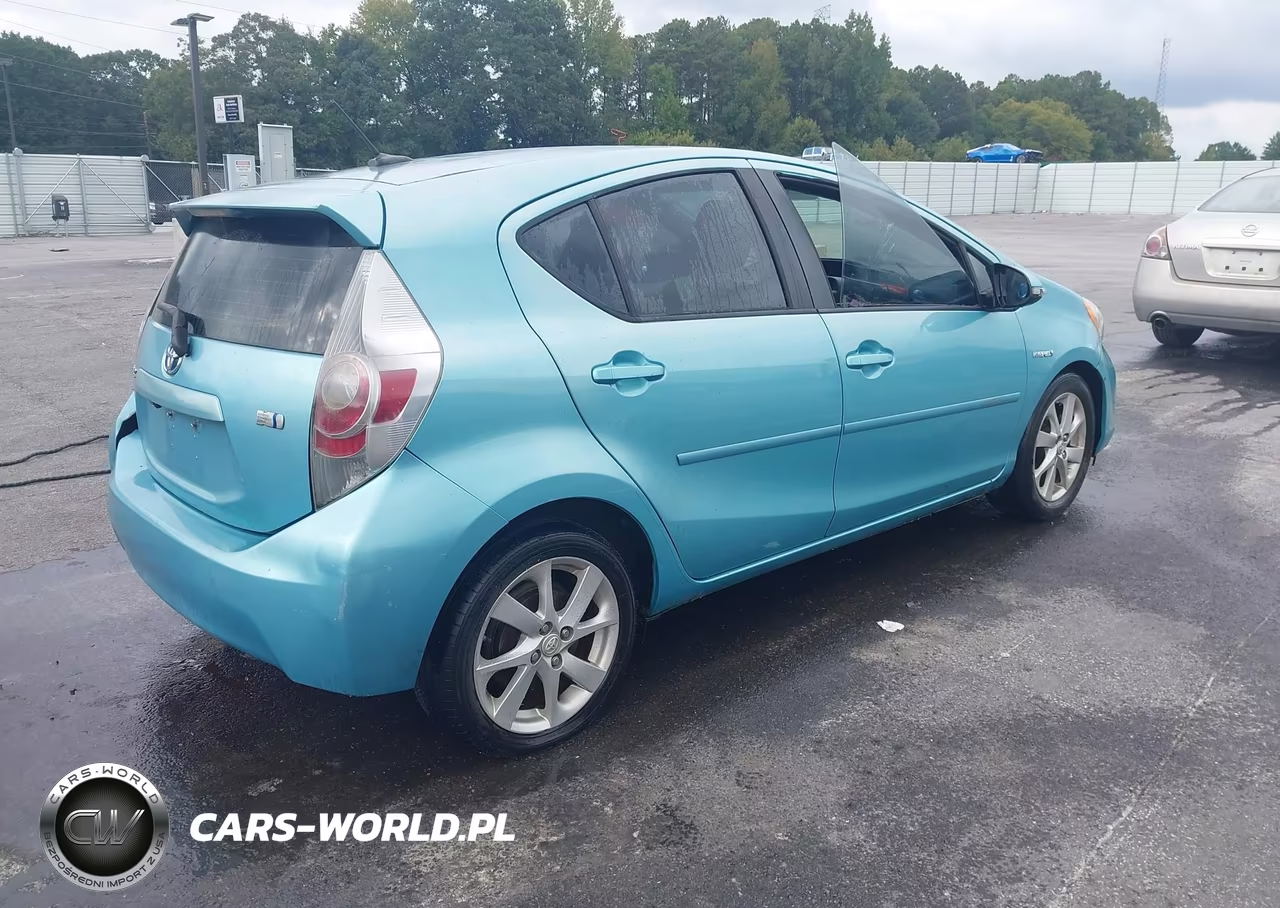 2014 Toyota Prius C Four VIN:JTDKDTB37E1063734 - 4