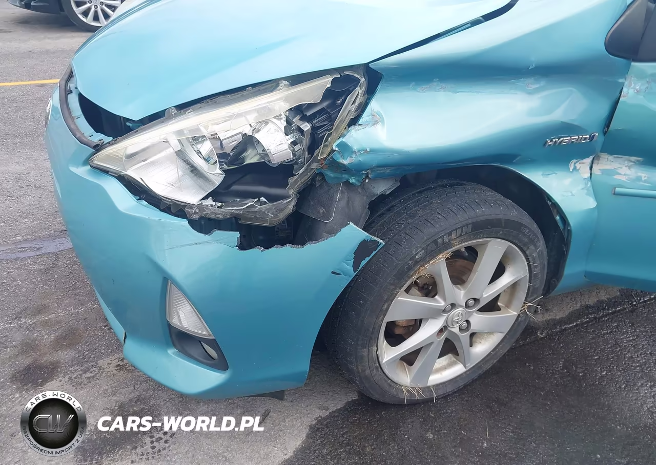 2014 Toyota Prius C Four VIN:JTDKDTB37E1063734 - 6