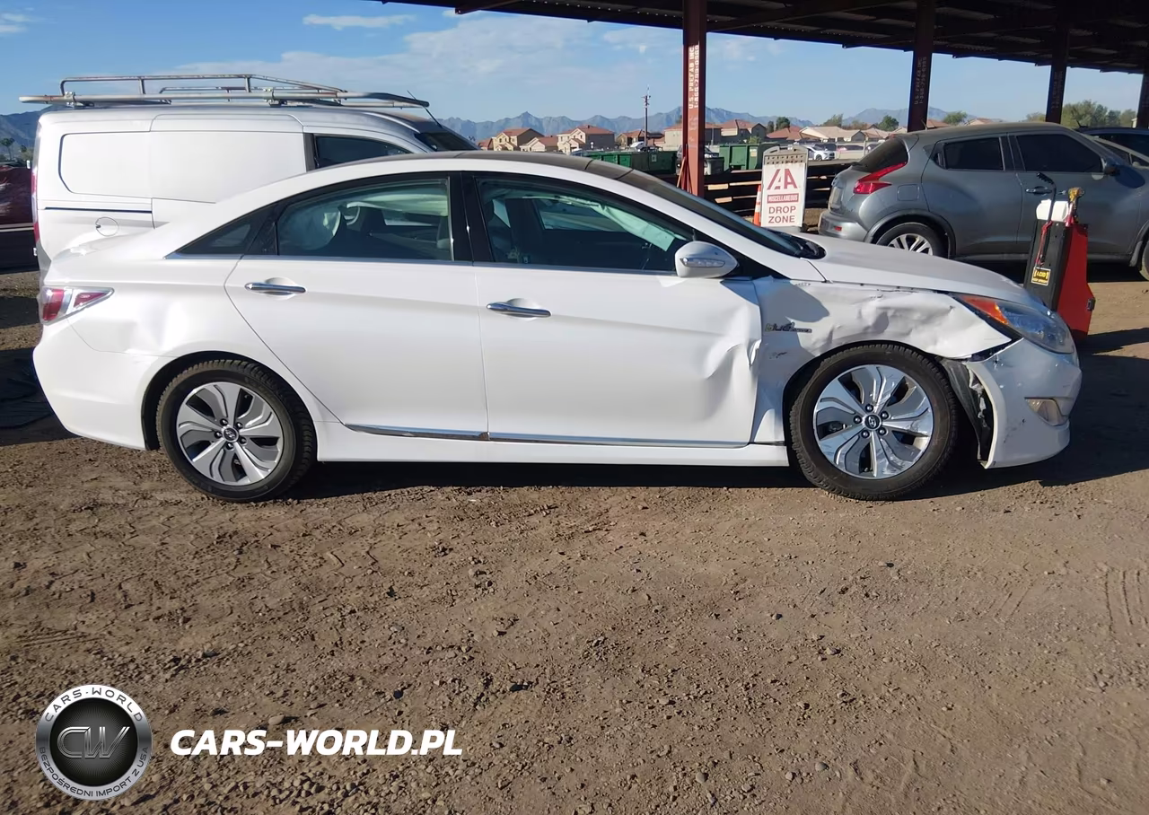 2015 Hyundai Sonata Hybrid Limited VIN:KMHEC4A47FA136128 - 13