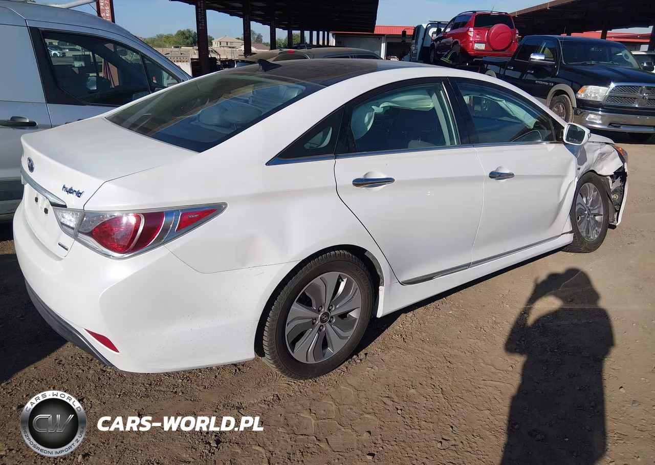 2015 Hyundai Sonata Hybrid Limited VIN:KMHEC4A47FA136128 - 4