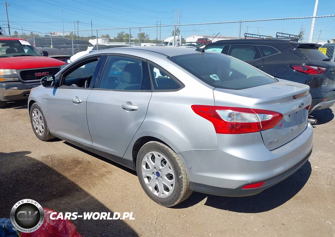 2012 Ford Focus Se VIN:1FAHP3F23CL396054 - 3