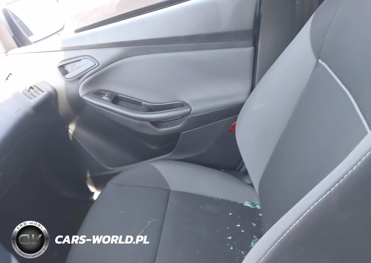 2012 Ford Focus Se VIN:1FAHP3F23CL396054 - 5