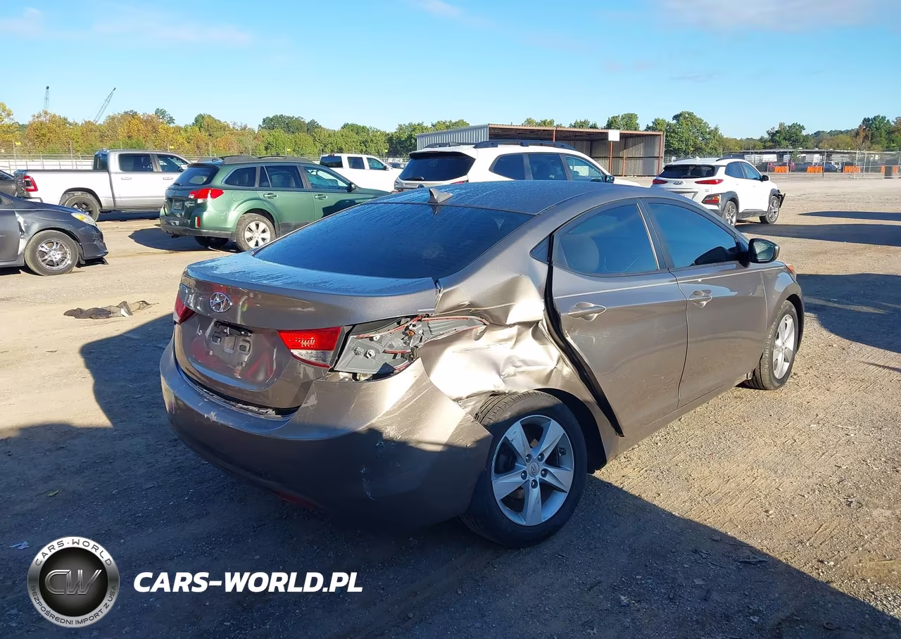 2013 Hyundai Elantra Gls VIN:5NPDH4AE6DH408863 - 4