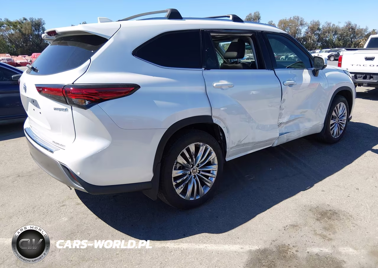 2023 Toyota Highlander Hybrid Platinum VIN:5TDFARAH9PS022831 - 4