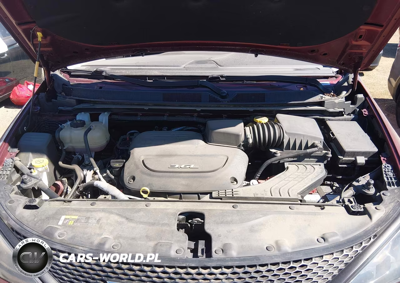 2018 Chrysler Pacifica L VIN:2C4RC1AG8JR237228 - 10