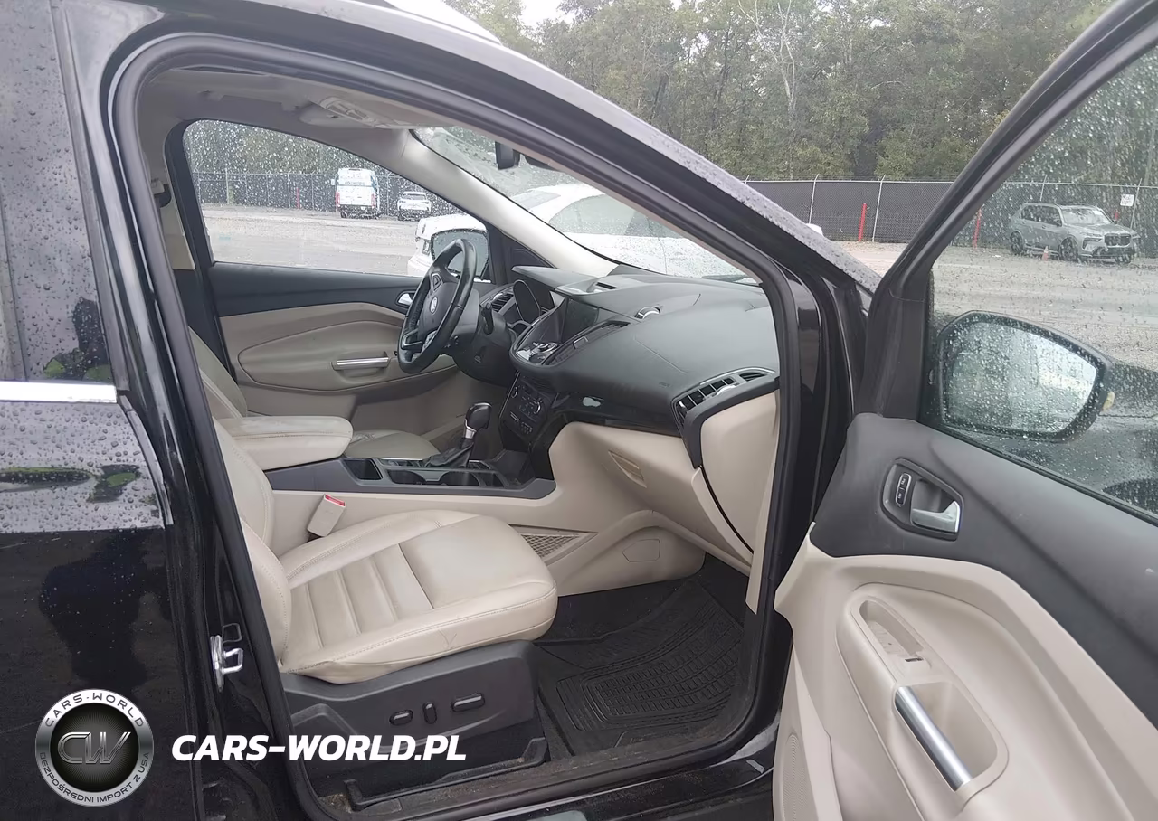 2017 Ford Escape Titanium VIN:1FMCU9J92HUA33326 - 5